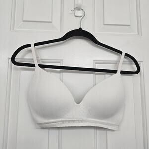 Victoria’s Secret Wireless Bra White Size 32D / D70 Adjustable Strap Comfort